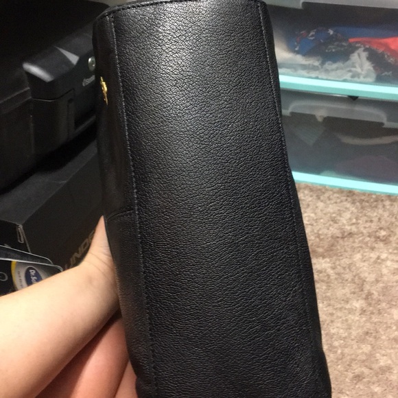 Vince Camuto hand bag with removable straps - Picture 5 of 5